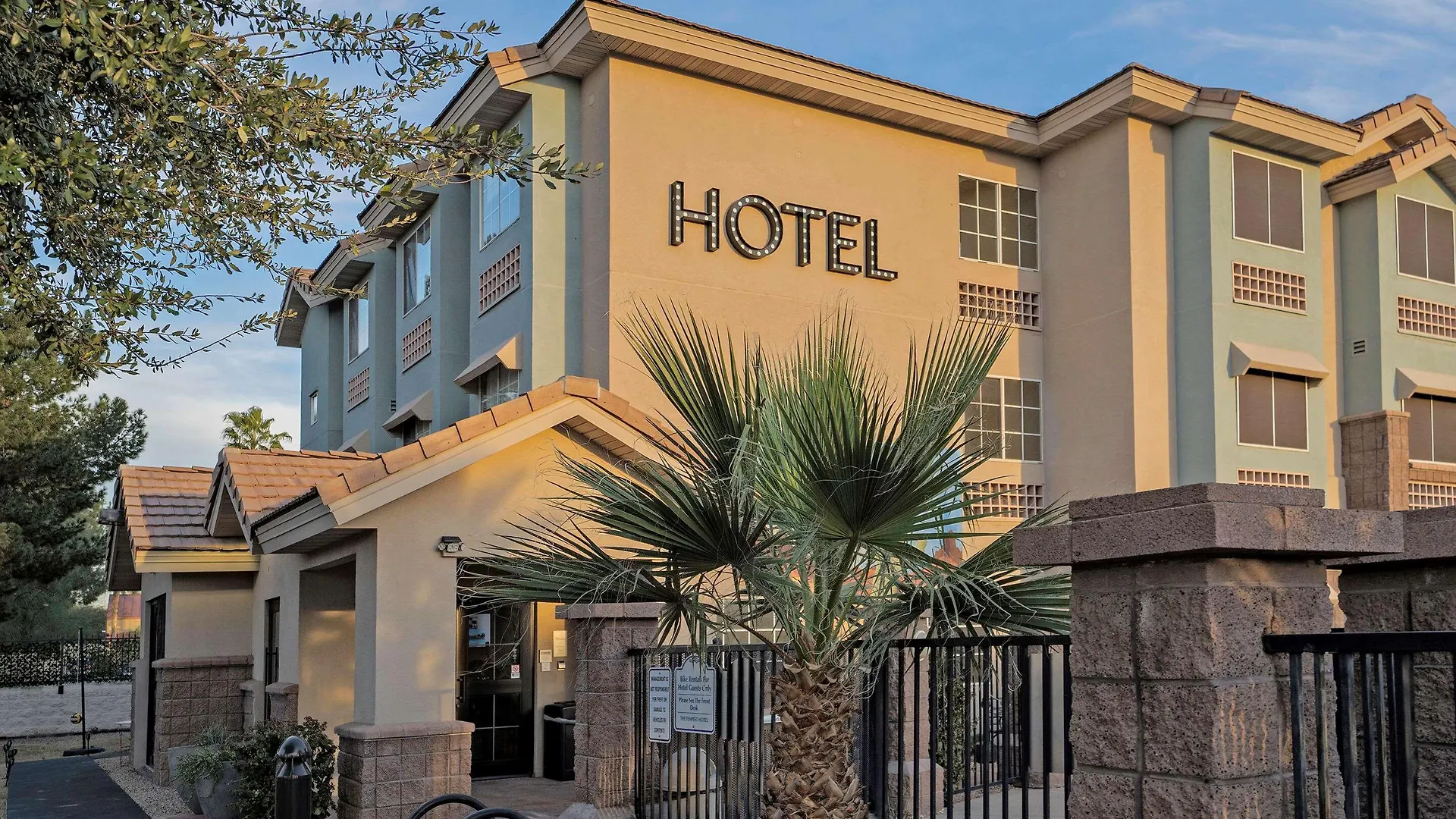 La Quinta Inn & Suites By Wyndham Tempe University, Phoenix 2*,