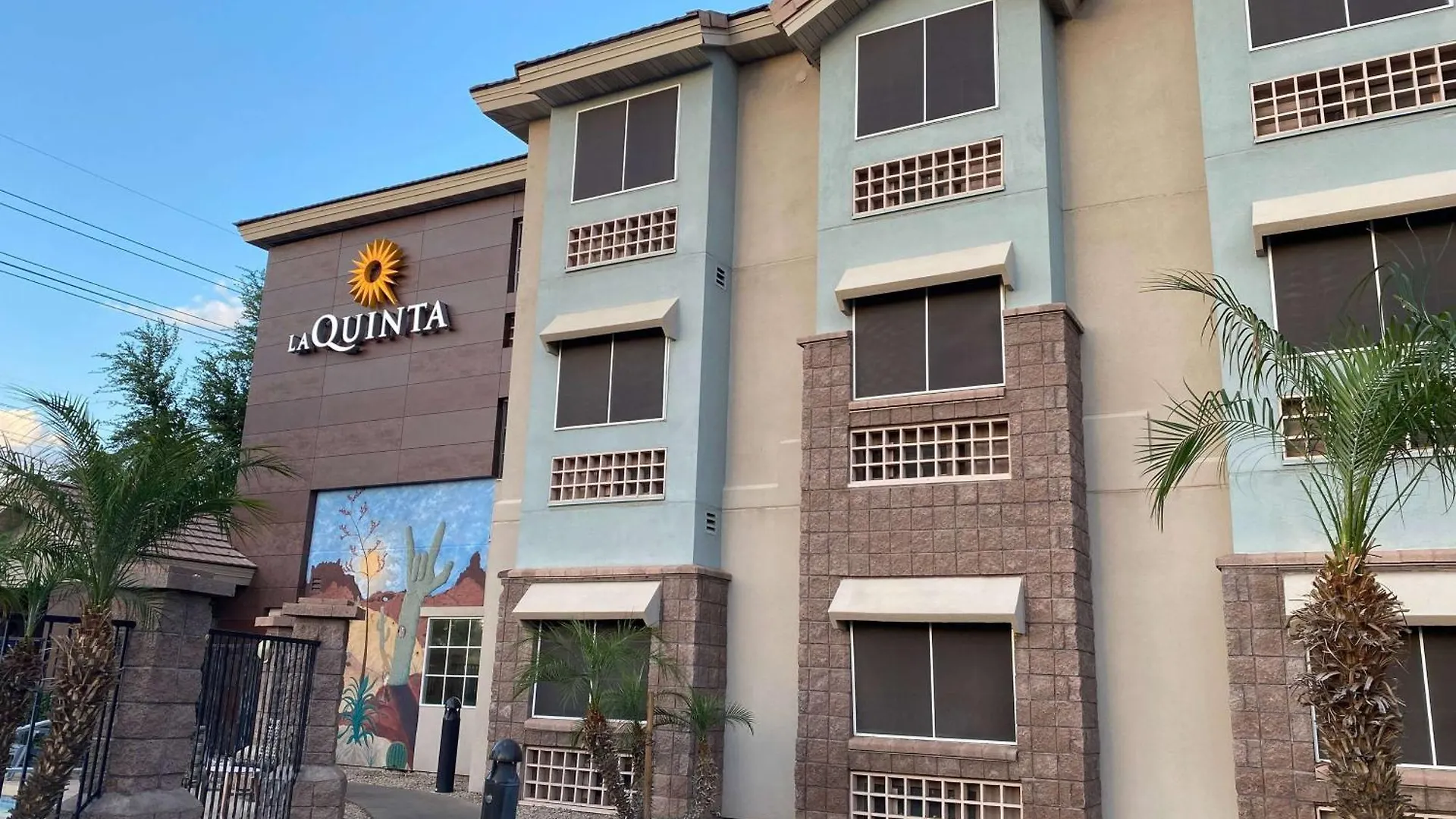 La Quinta Inn & Suites By Wyndham Tempe University, Phoenix 2*,